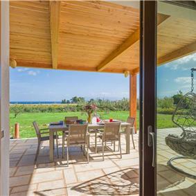 4 bedroom villa with infinity pool, Alcamo, sleeps 6-8